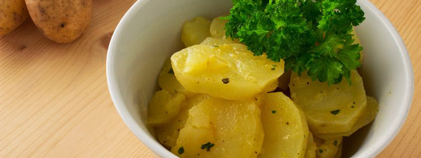 Rezept für einfachen veganen 4-Zutaten-Kartoffelsalat